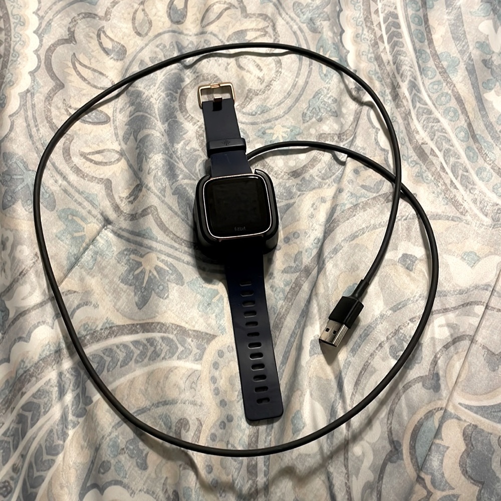 Fitbit Versa rose gold watch with black band